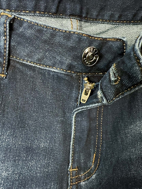 ブランドジーンズ角部分ディテール